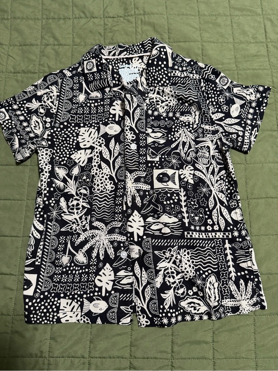 Cat & Jack Other - Boys Black & White Tropical Print Short-Sleeve Shirt